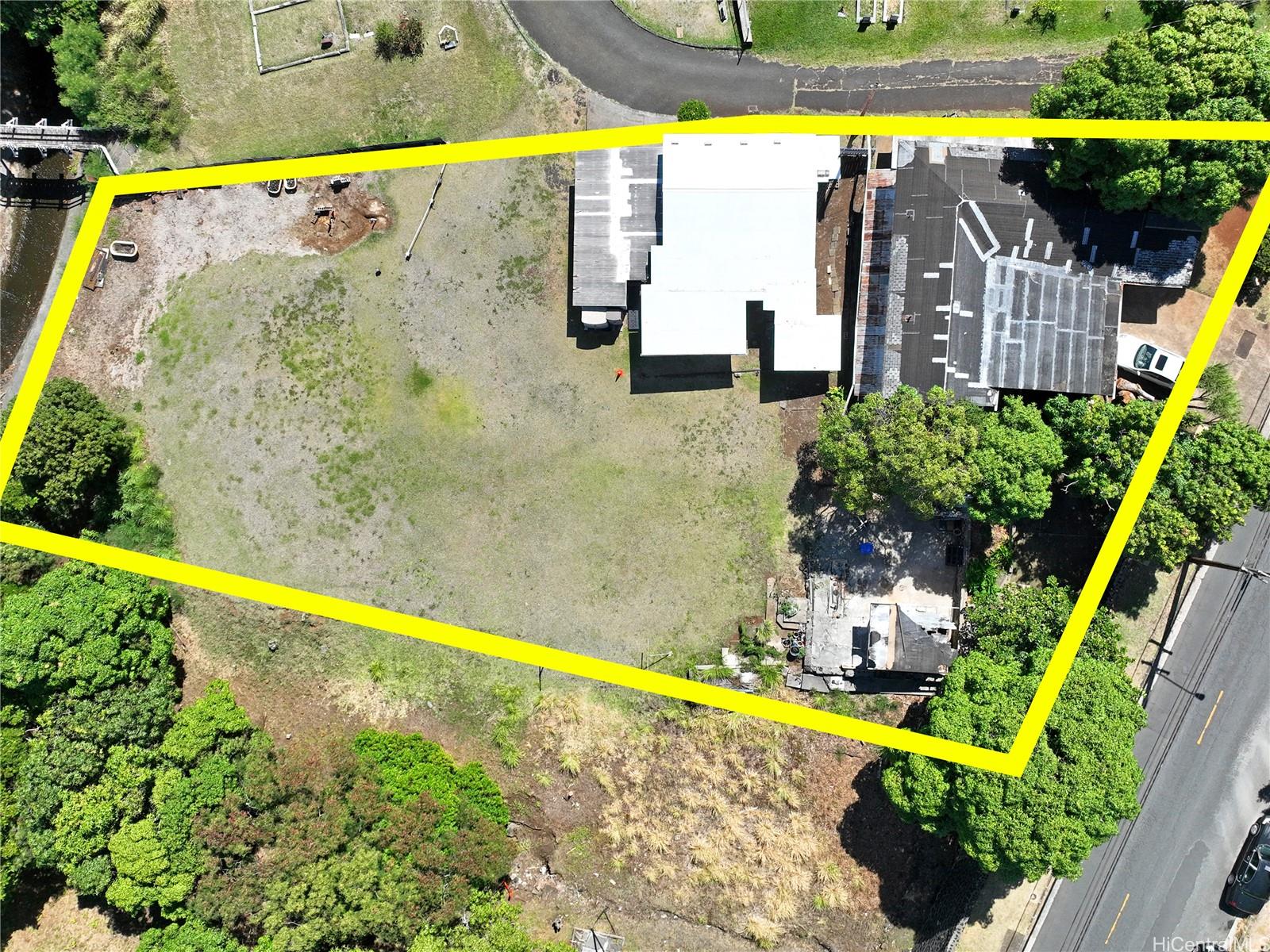 Boundary approximation shown for illustrative purposes. Buyer to verify boundaries with licensed land surveyor.