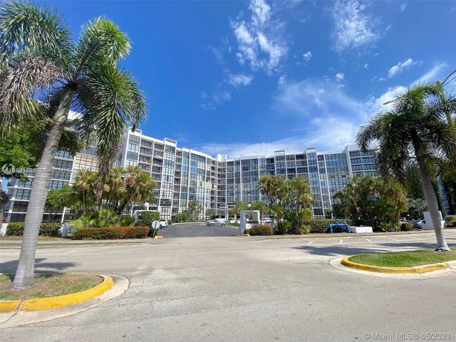 $339,000 | 200 Leslie Drive, Unit 324 | Three Islands