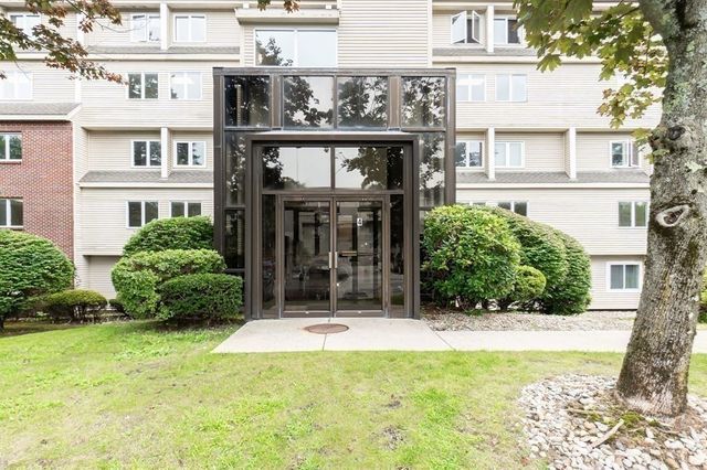 $429,900 | 4 Duck Pond Road, Unit 211 | Ryal Side