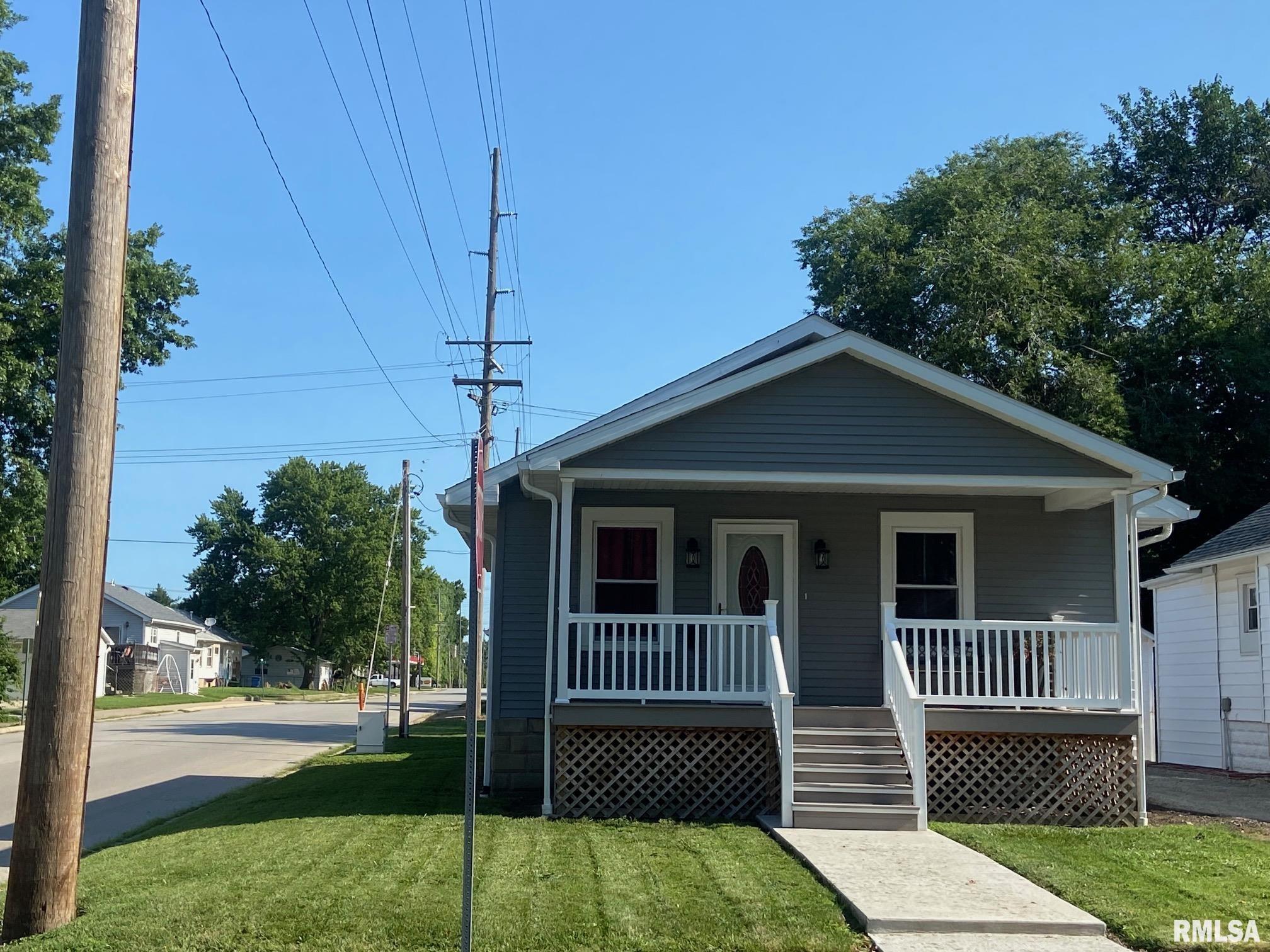 929 West Vine Street, Taylorville, IL 62568 | Compass