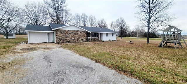 $488,000 | 8910-8900 Highway 39 | Tioga Township - Neosho County