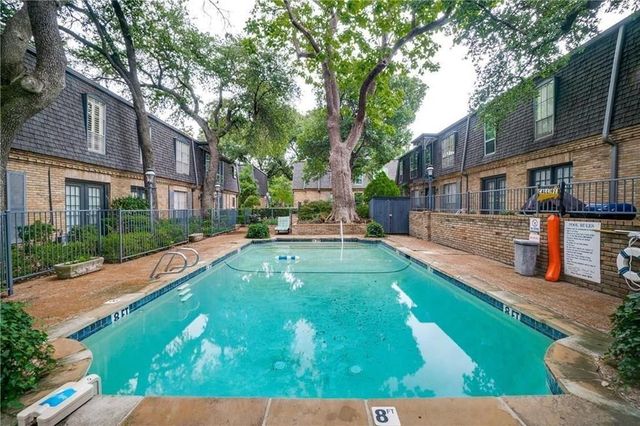 $1,375 | 5033 Cedar Springs Road, Unit 204 | Central Dallas