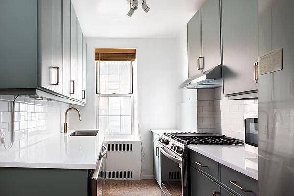 $5,650 | 25 Minetta Lane, Unit 4D | Greenwich Village