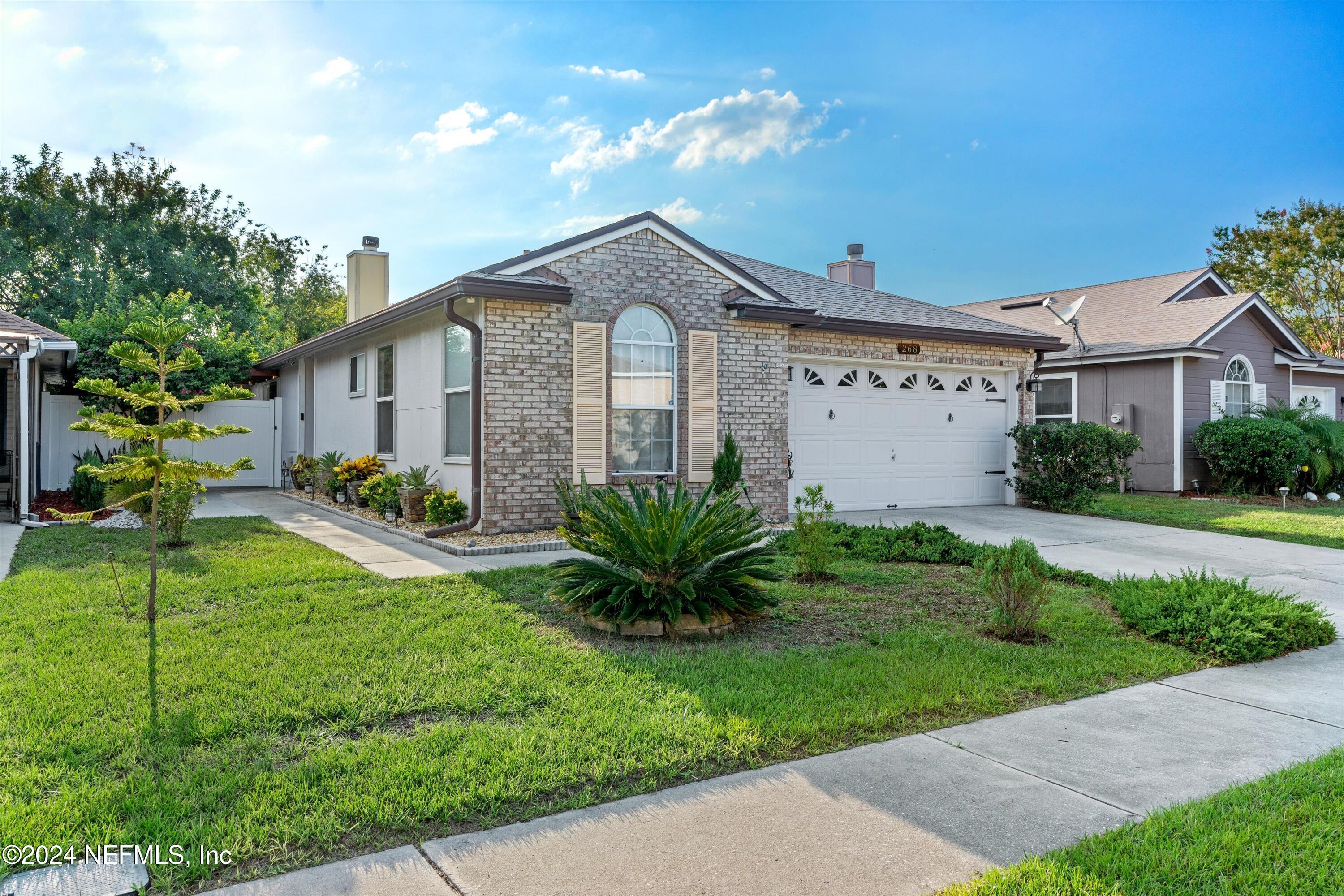 a view of a front of house with a yard