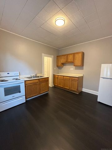 $1,200 | 68 Anderson Street, Unit 2C | Naugatuck