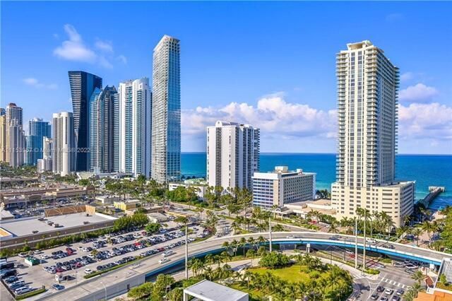 $950,000 | 250 Sunny Isles Boulevard, Unit 3PH1 | Parque Towers