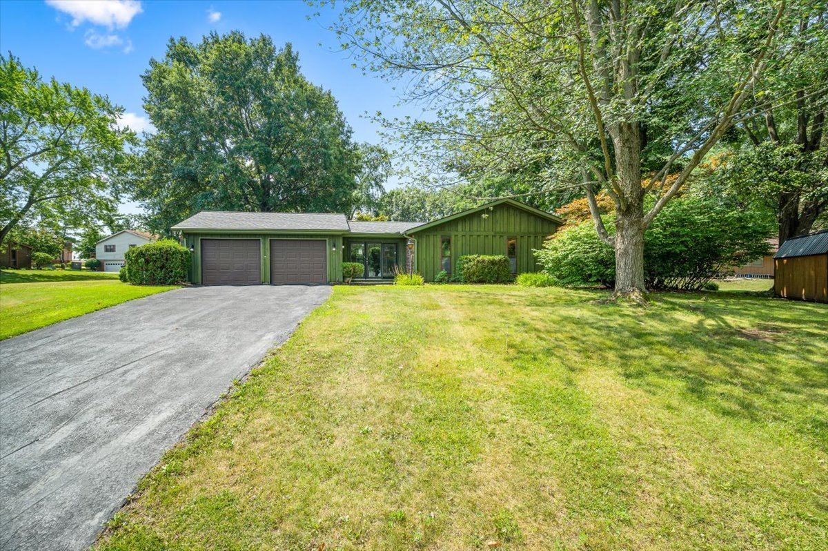 a view of a house with a yard