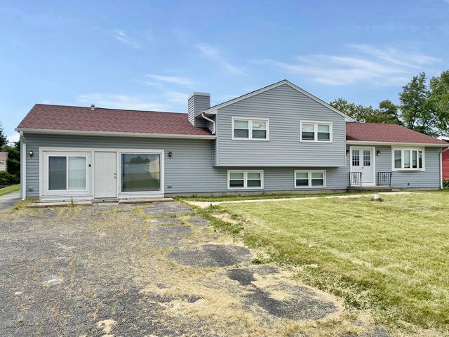 $324,900 | 320 Barron Boulevard | Grayslake