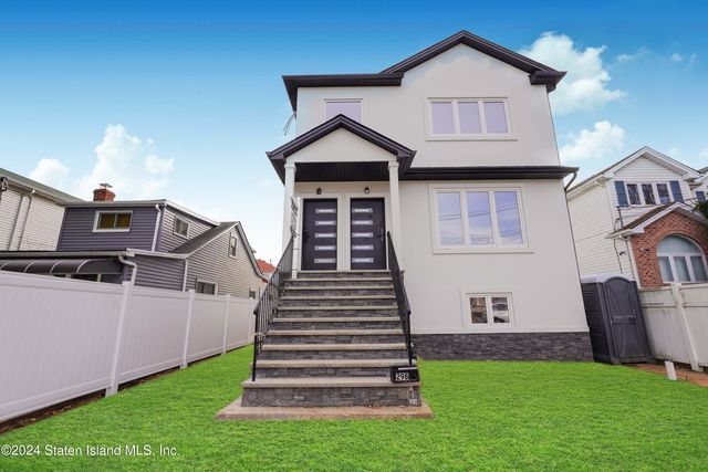 $1,599,900 | 298 Oldfield Street | Midland Beach