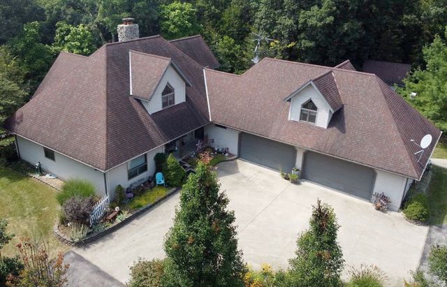 $650,000 | 365 South Bennett Road | Vienna Township - Grundy County