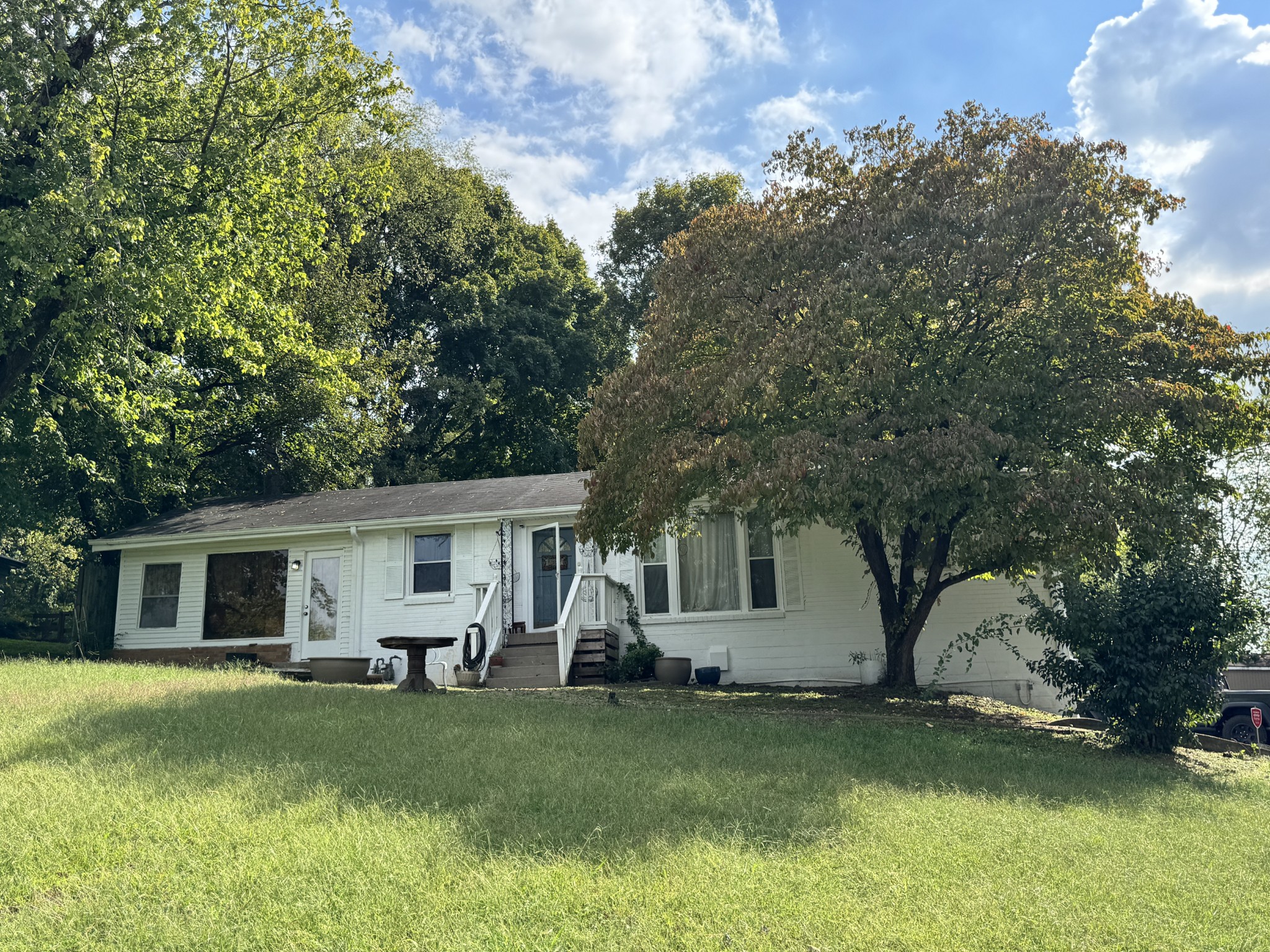 a view of a house with a back yard