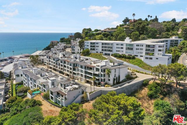 $2,688,000 | 17322 Tramonto Drive, Unit 306 | Pacific Palisades