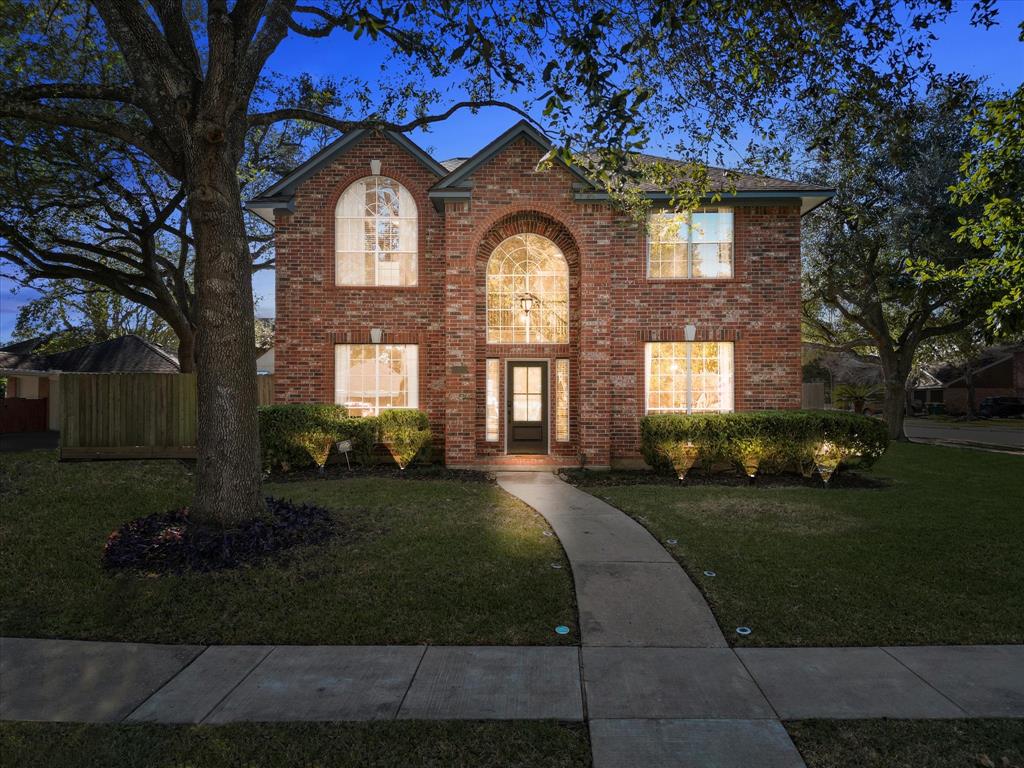 Discover elegance at 1317 Danielle Lane, East Pearland—a perfect place to call home.