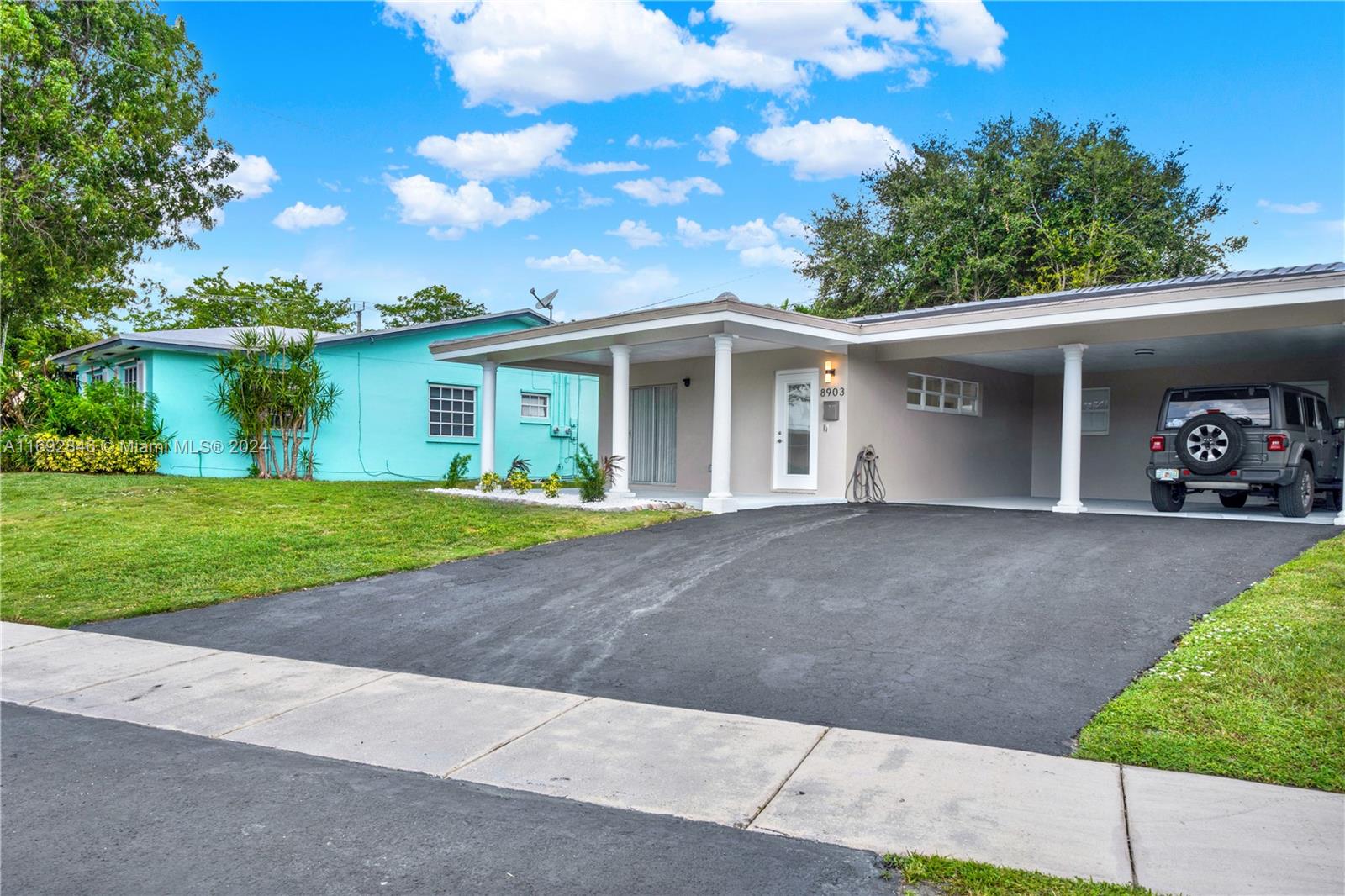 a view of a house with a yard