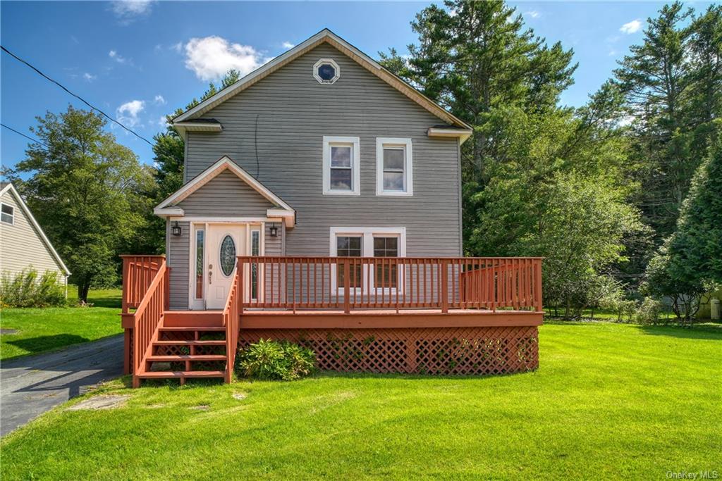 a view of a house with a yard