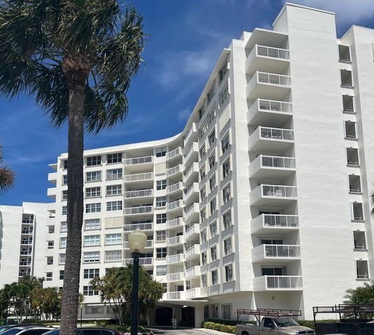 $139,900 | 2600 North Flagler Drive, Unit 513 | Northwood Shores