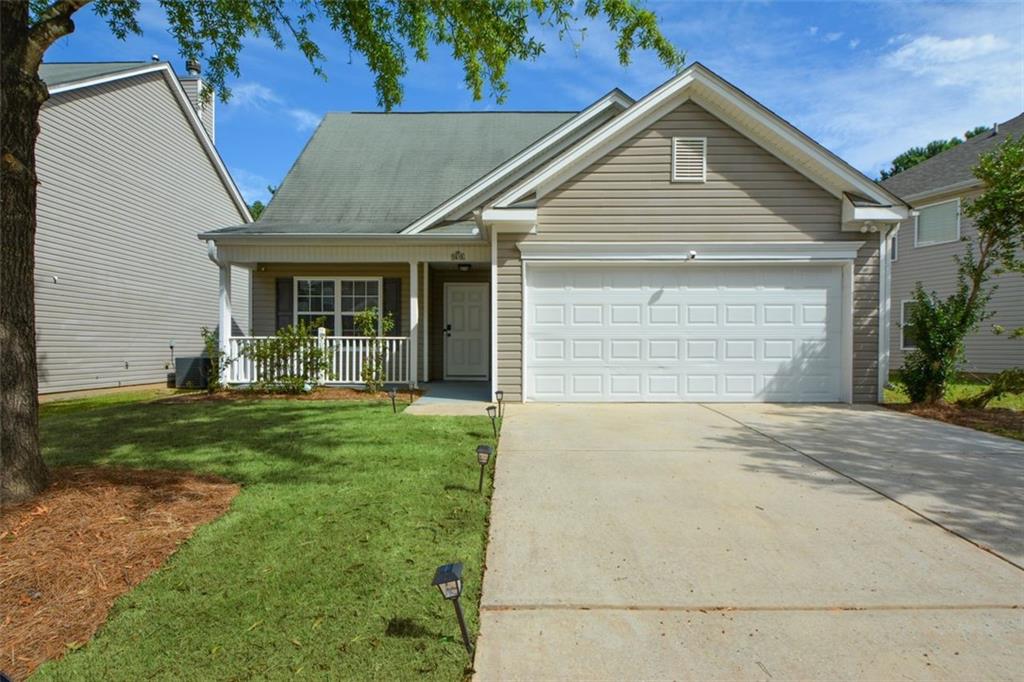 a view of a house with yard