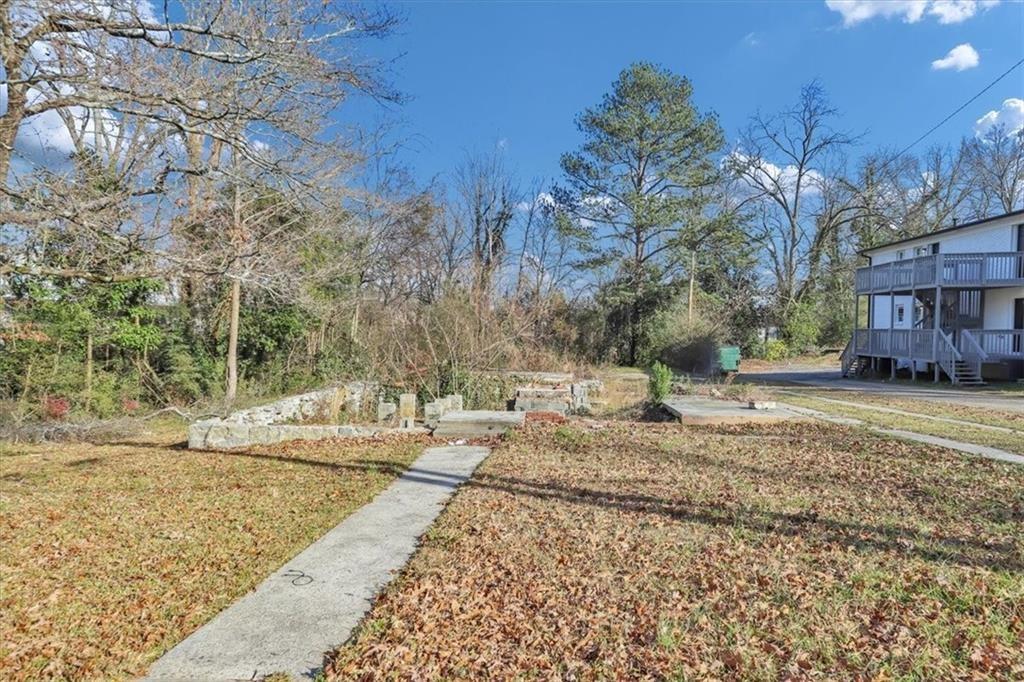 a view of a yard with a tree