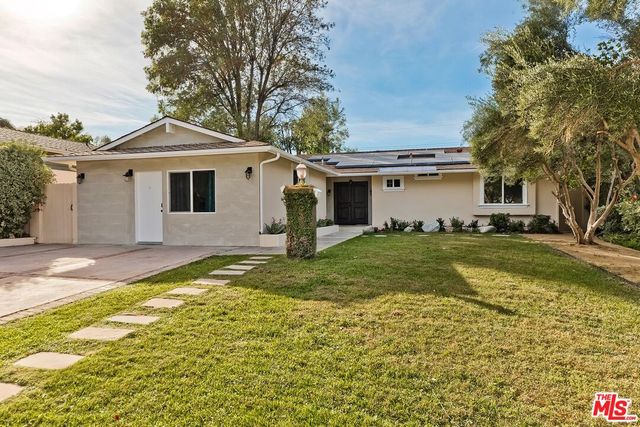 $1,495,000 | 6115 Glide Avenue | Woodland Hills