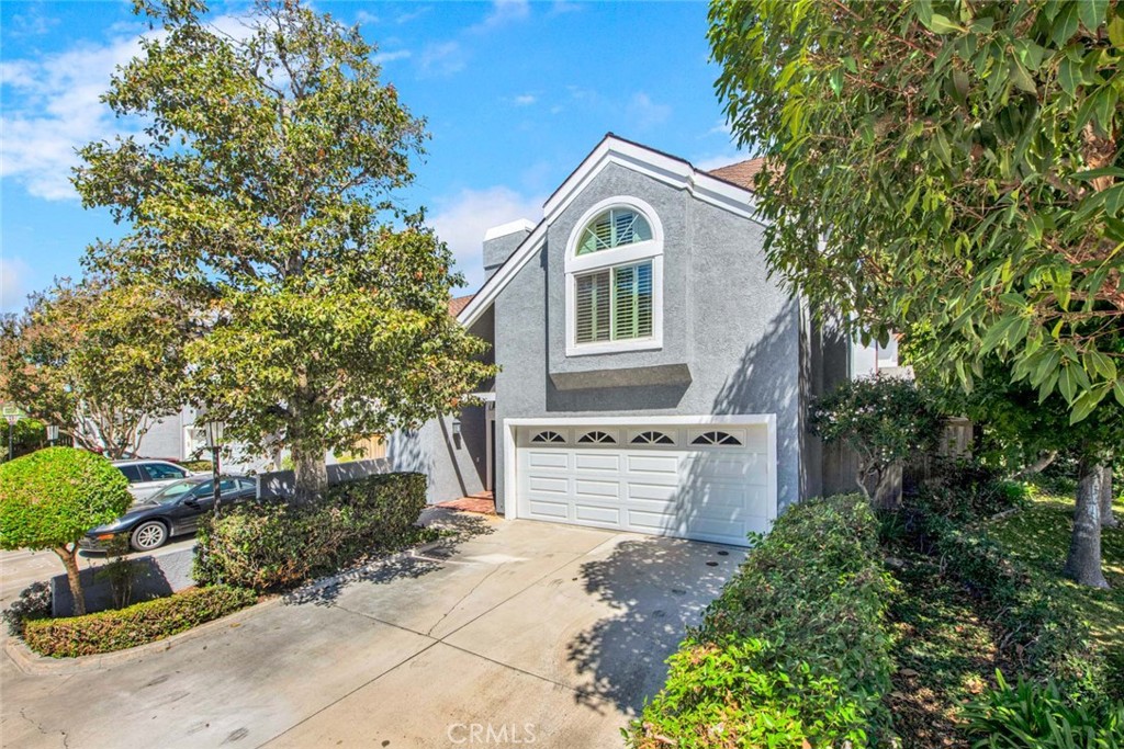 2 CAR GARAGE WITH 2 MORE PARKING SPACES IN FRONT