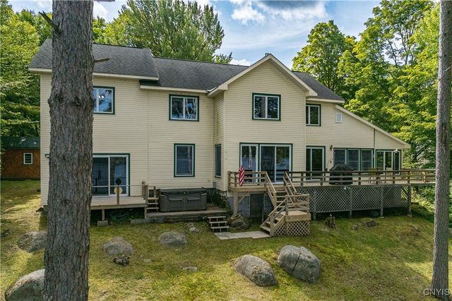 $999,900 | 885 Deerland Road | Long Lake Hamlet