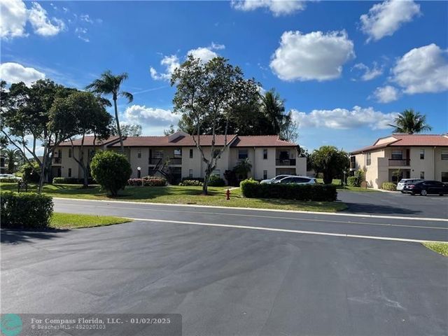 $2,300 | 9278 Vista Del Lago, Unit F | Boca Lago