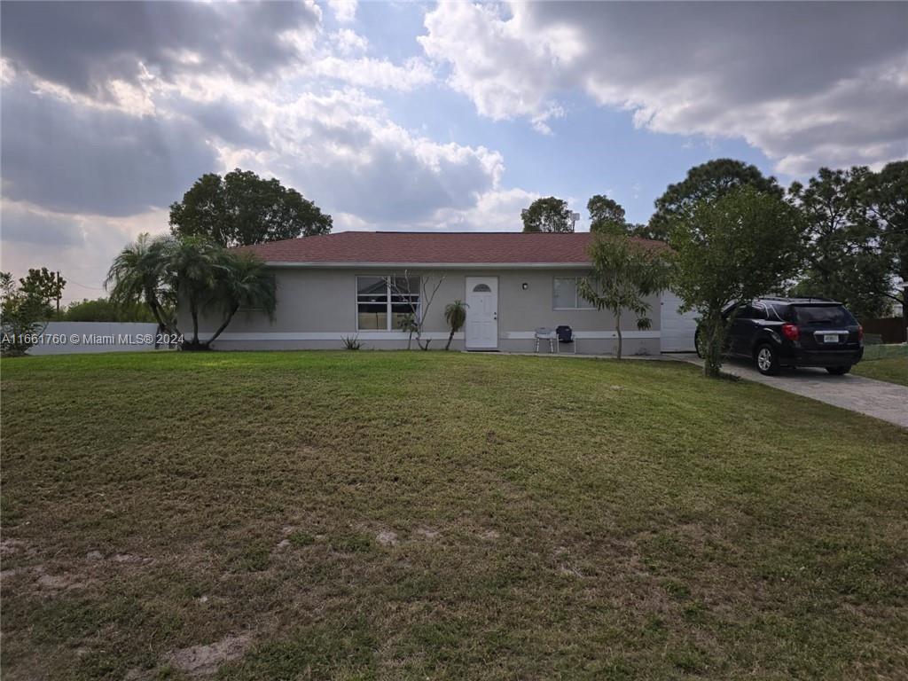 a view of a house with a yard