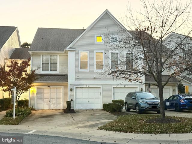 $399,000 | 991 Hillside Lake Terrace, Unit 906 | Gaithersburg