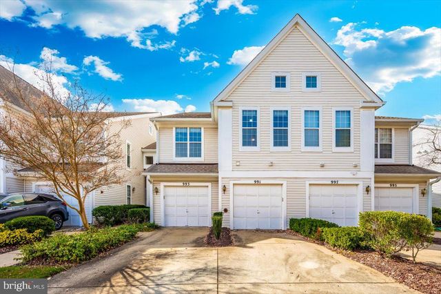 $399,000 | 991 Hillside Lake Terrace, Unit 906 | Gaithersburg