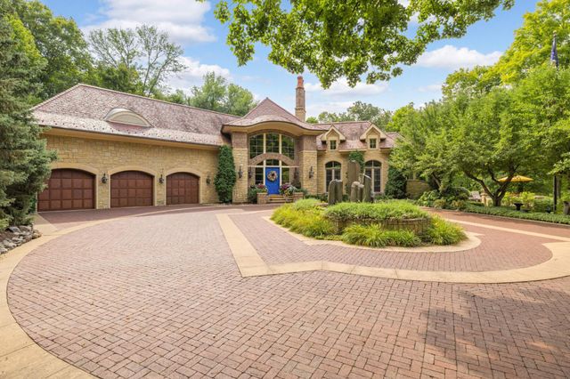 $5,700,000 | 621 Ferndale Road West | Wayzata