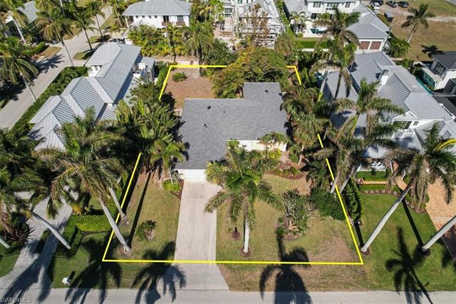 $5,500,000 | 535 14th Avenue South | Olde Naples