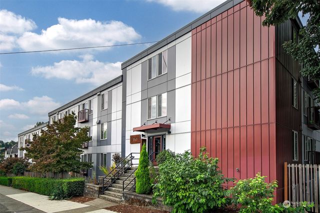 $498,900 | 3661 Phinney Avenue North, Unit 401 | Fremont