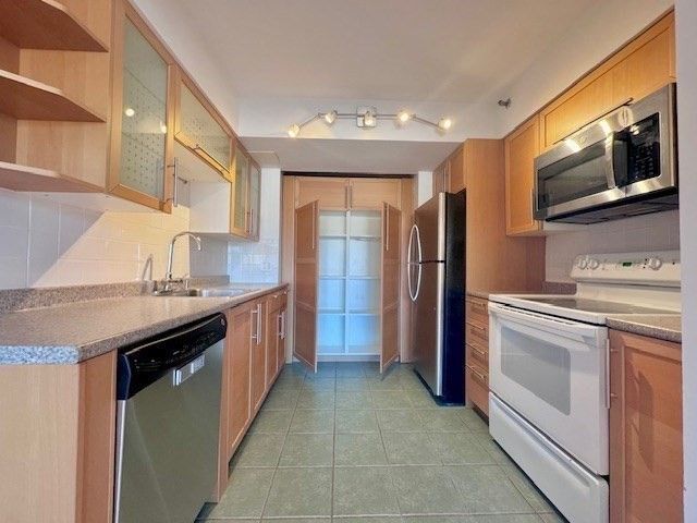 $2,950 | 1731 Beacon Street, Unit 422 | Beaconsfield