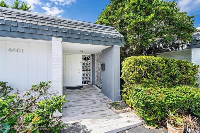 a view of a entryway in front of house