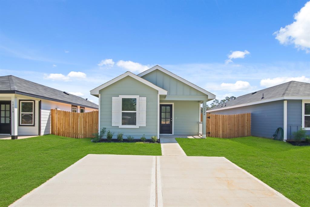 a view of house with a yard