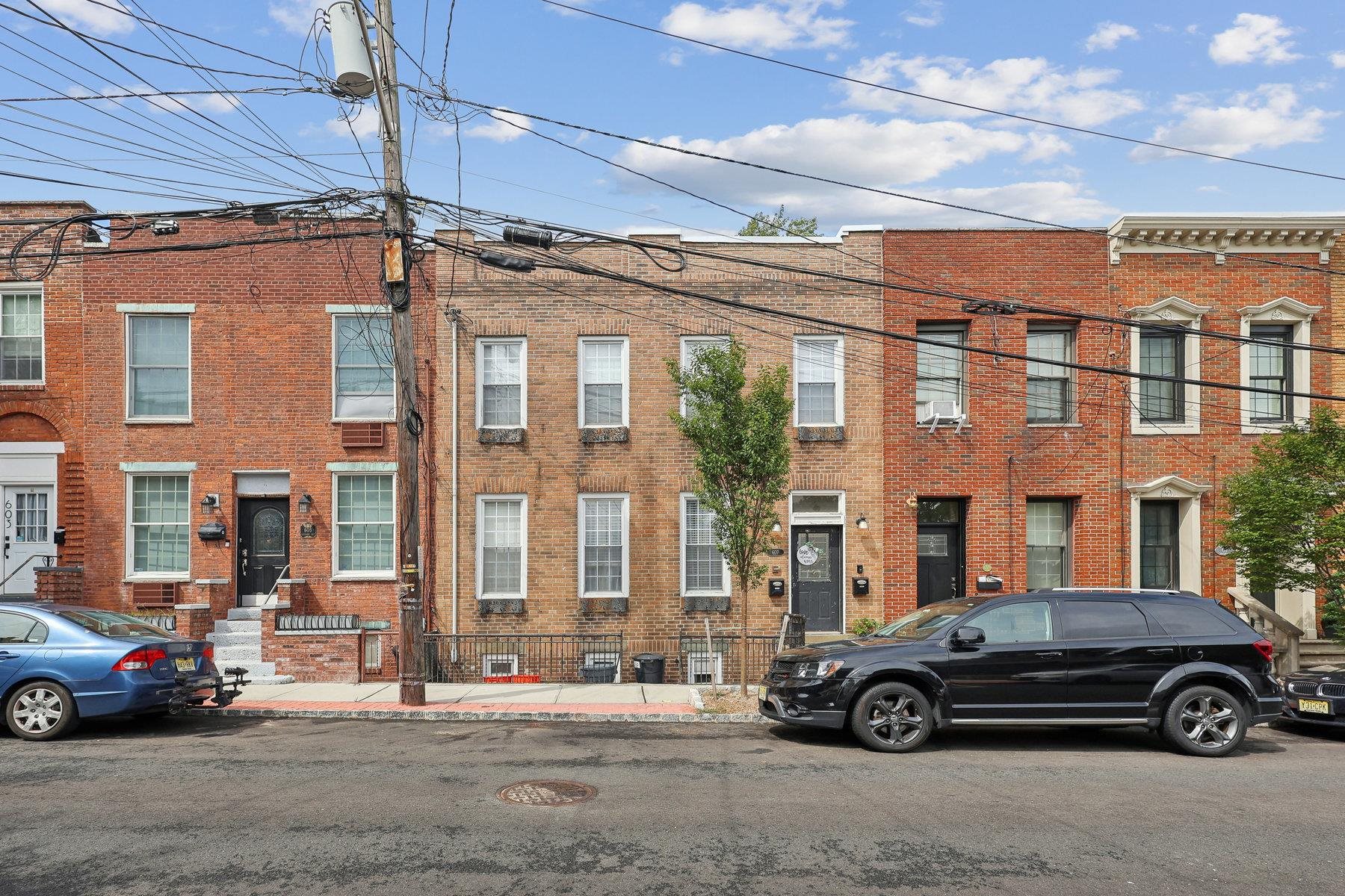 a car parked in front of a building