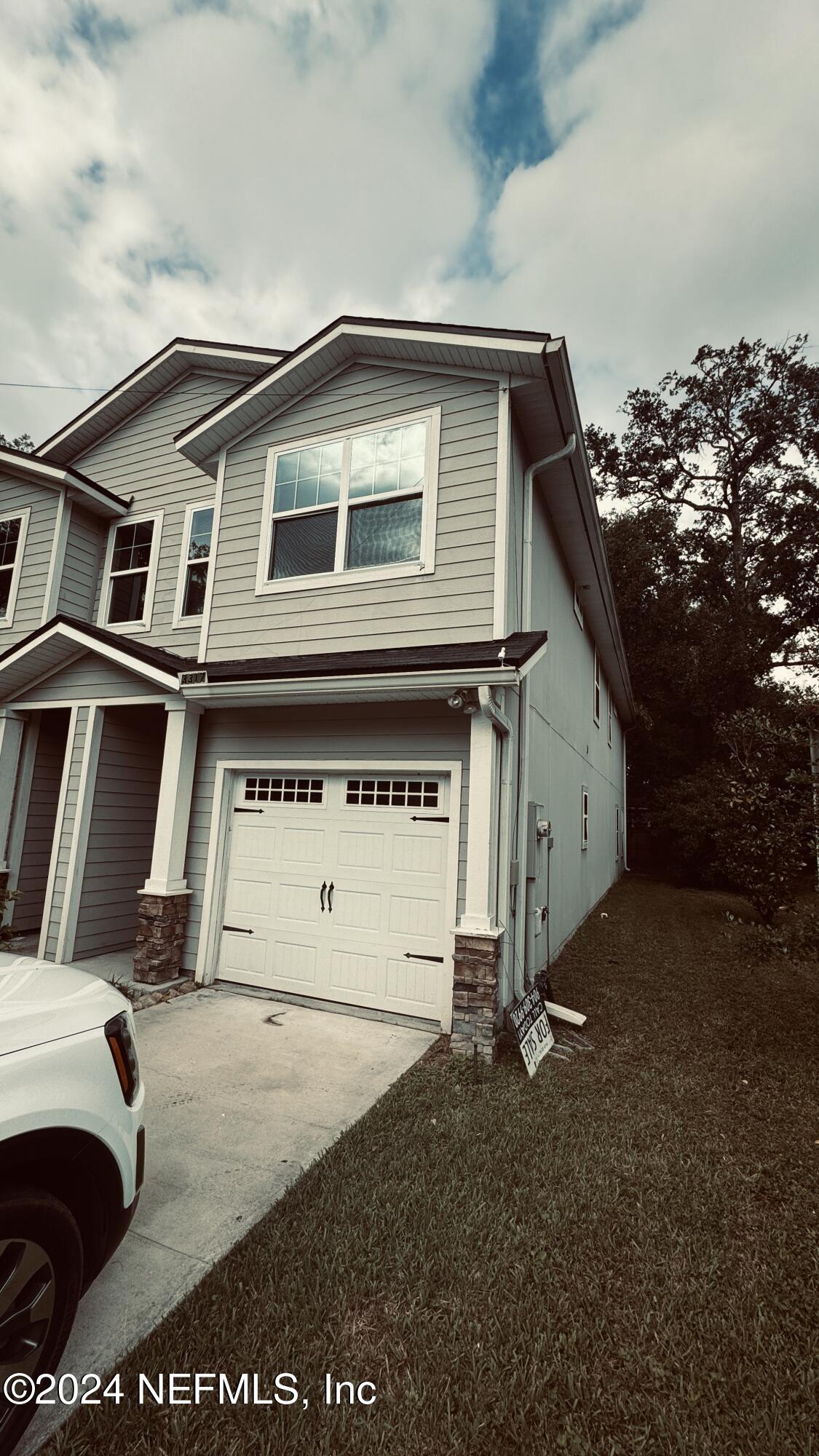 a view of a house with a backyard