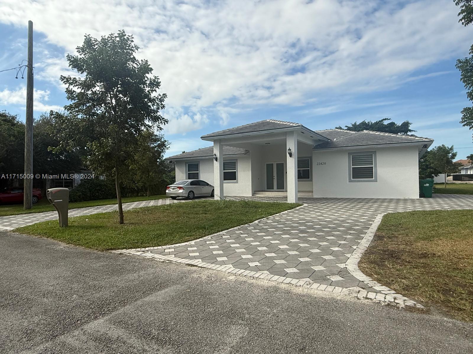 a view of a house with a backyard