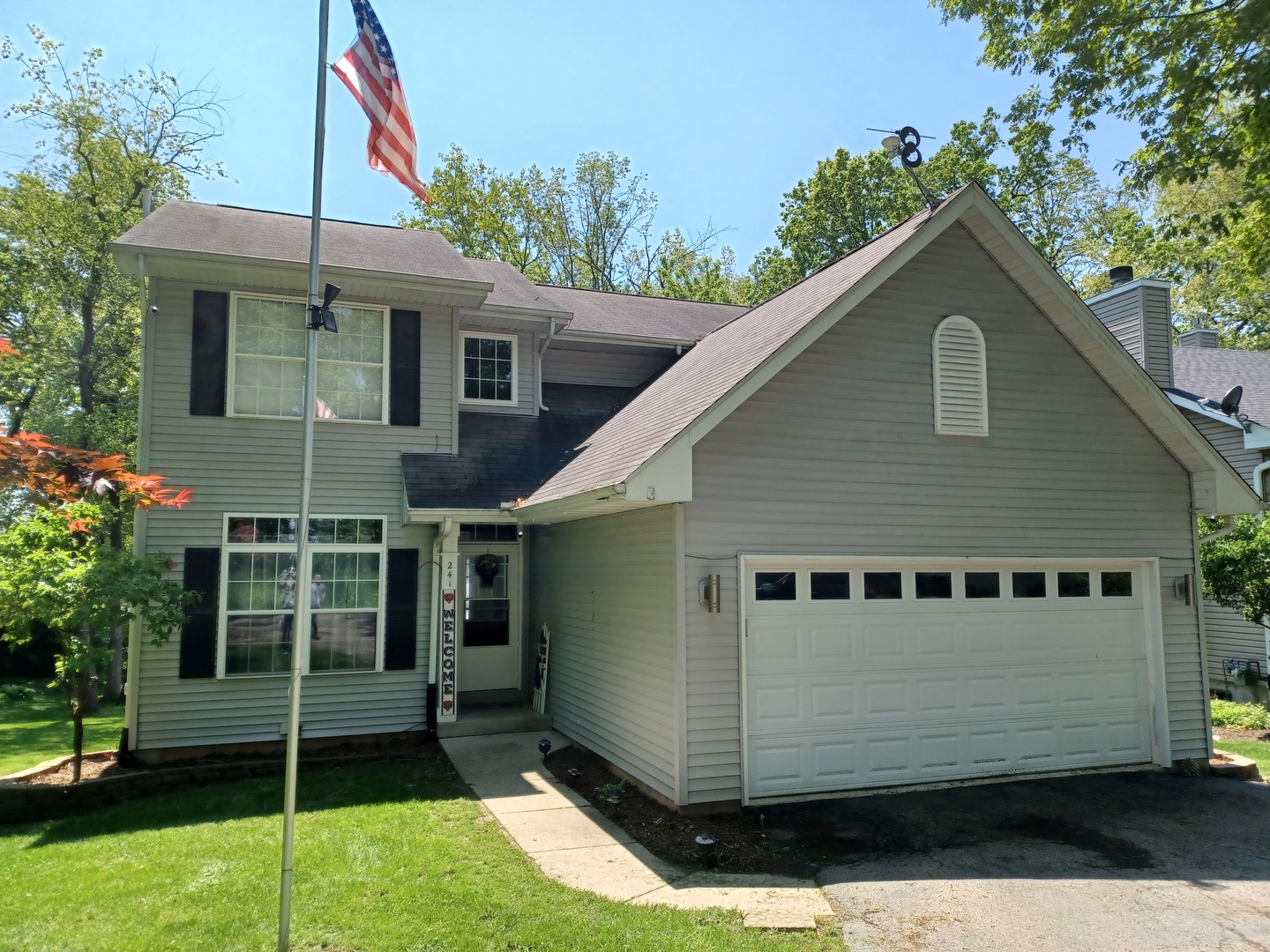 a view of a house with a yard