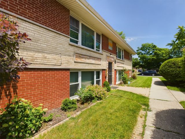 $1,350 | 2006 South 13th Avenue, Unit B | Broadview