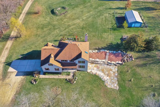 $689,000 | 8114 South Hill Road | Riley Township - McHenry County