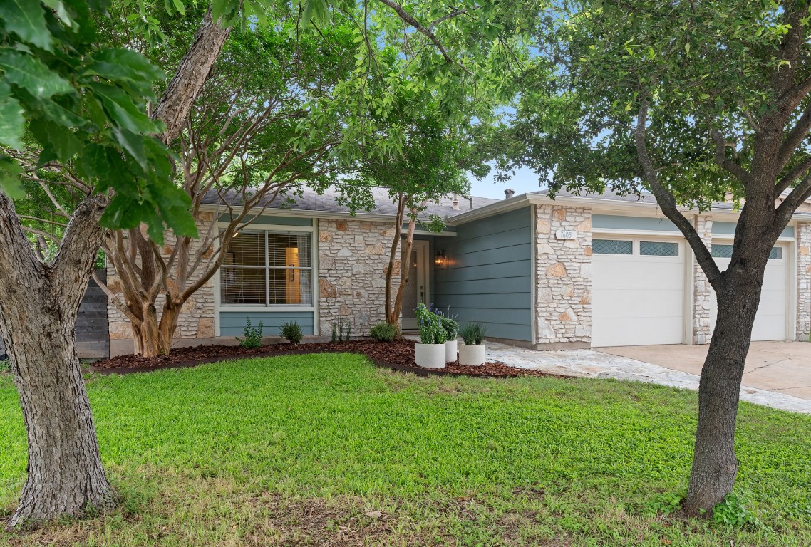 Lovers of South Austin will fall for this sweet home in a heartbeat! Gorgeous 3BD/2BA home in the sought-after Southampton Hills - 78745!