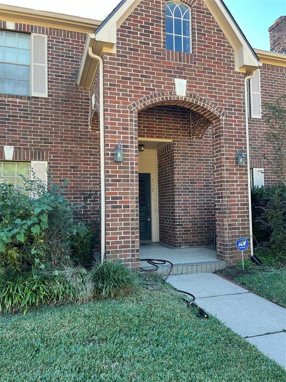 Wonderful front curb appeal. Covered front porch has a tile floor. Charming street!A great place to call home.