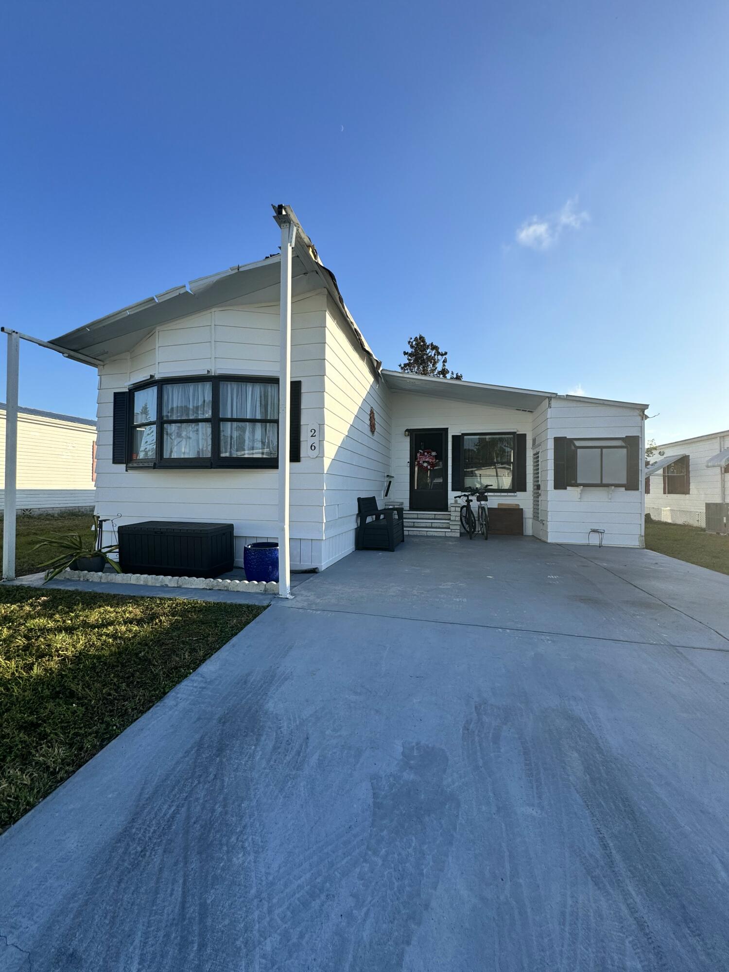 a view of an house with backyard and porch