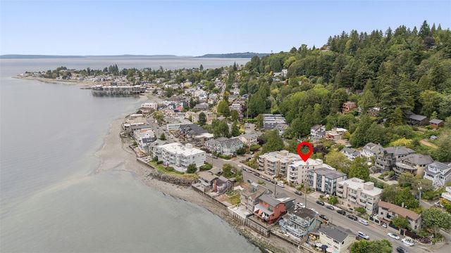 $425,000 | 4222 Beach Drive Southwest, Unit 402 | Alki Point