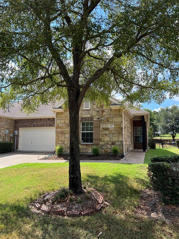 a view of a house with yard and tree s