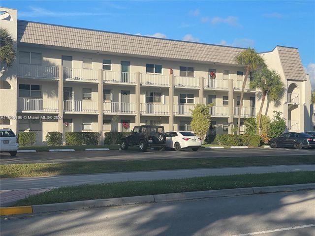 $1,800 | 8300 Sunrise Lakes Boulevard, Unit 208 | Sunrise Lakes