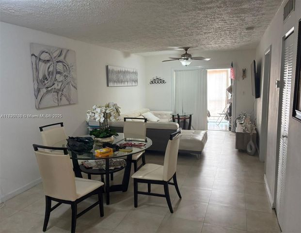 $2,200 | 6055 West 19th Avenue, Unit 318 | Hialeah