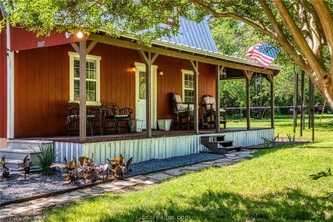 a view of a house with backyard and sitting area