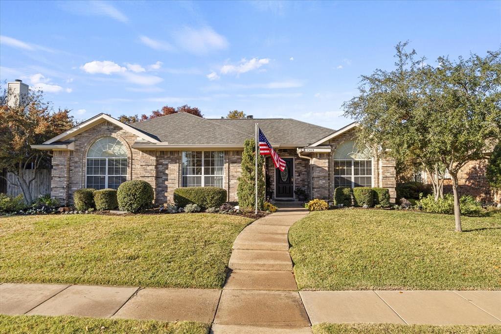 a view of a house with a yard